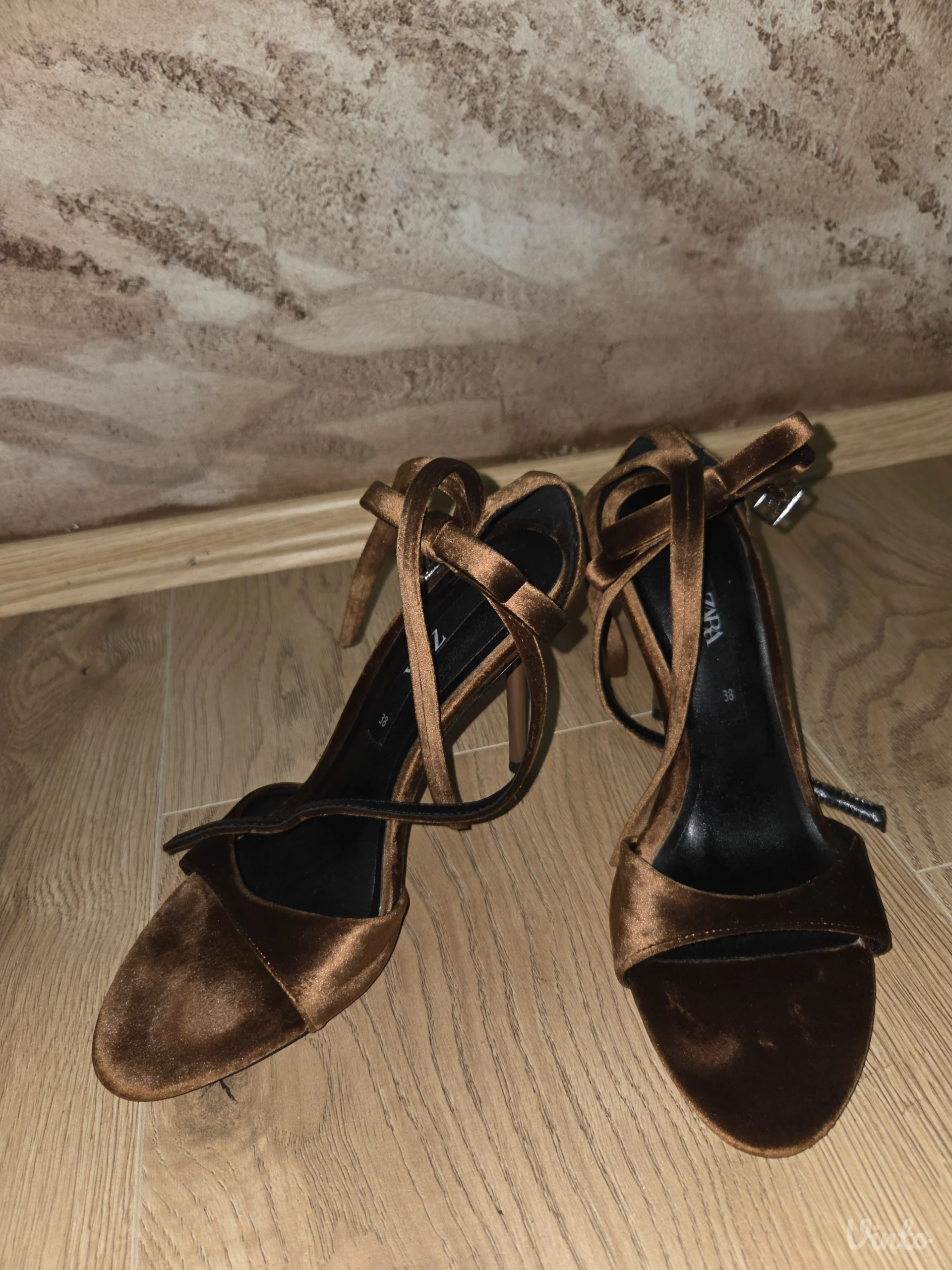 ZARA prelepe plišane sandale Broj 38