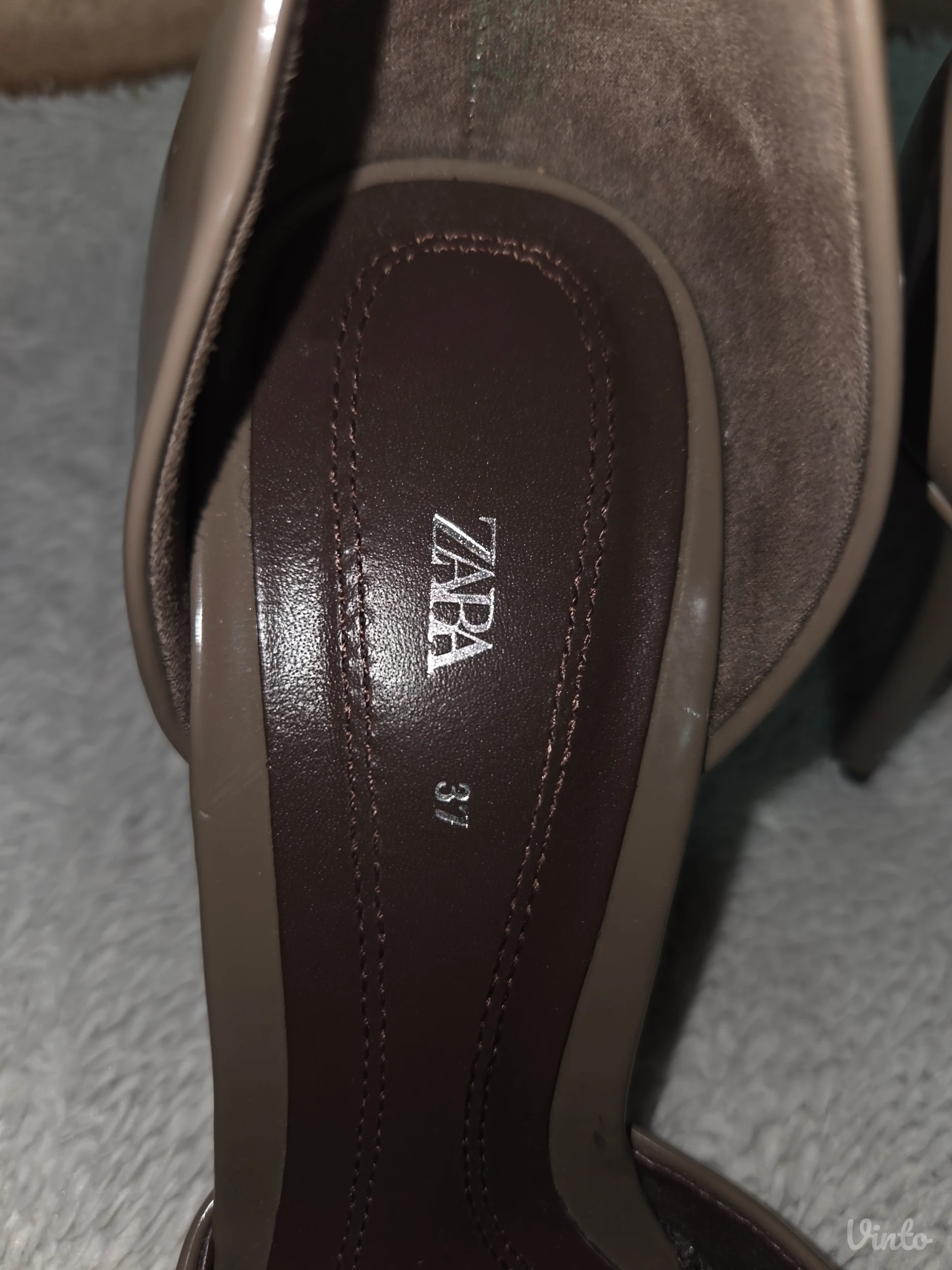 ZARA lakovane d'Orsay salonke u taupe boji (Br. 37) – BESPREKORNE