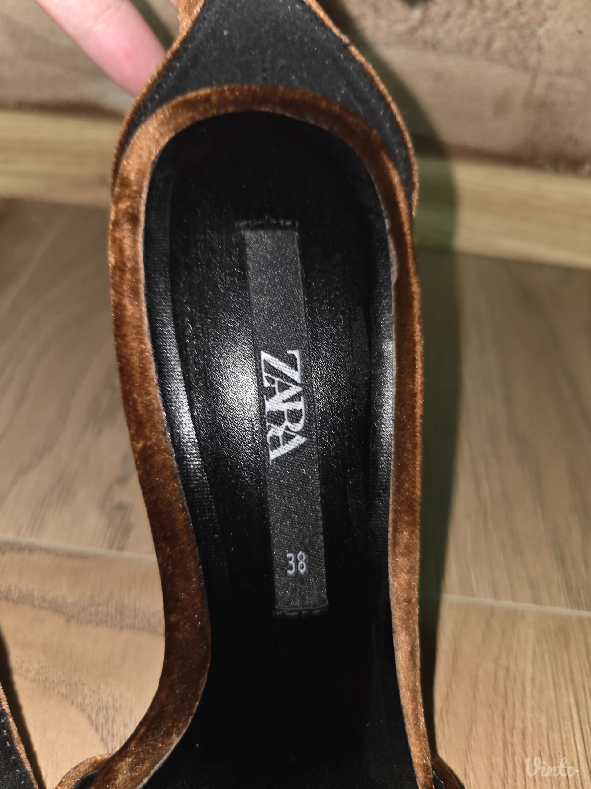 ZARA prelepe plišane sandale Broj 38