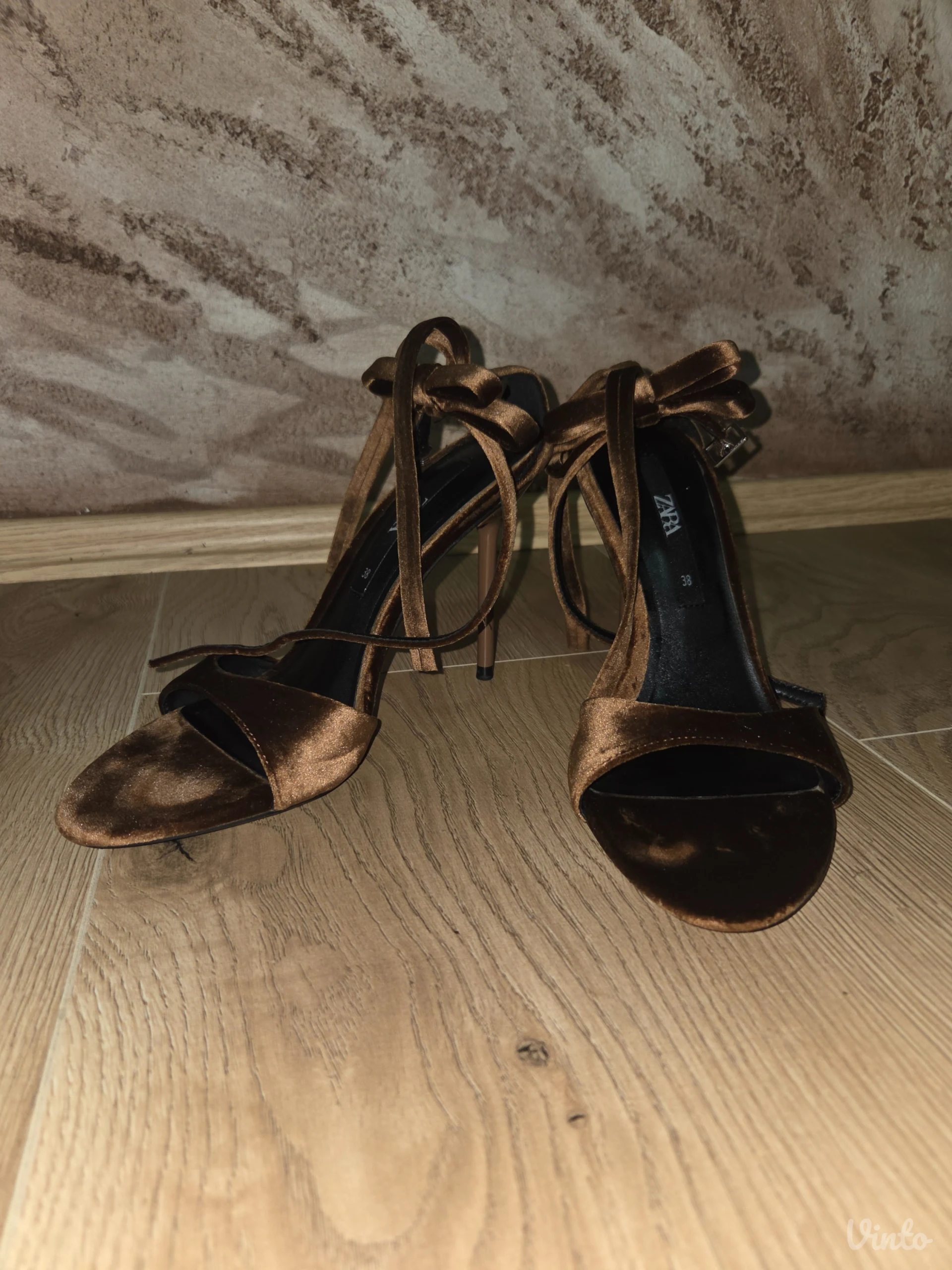 ZARA prelepe plišane sandale Broj 38