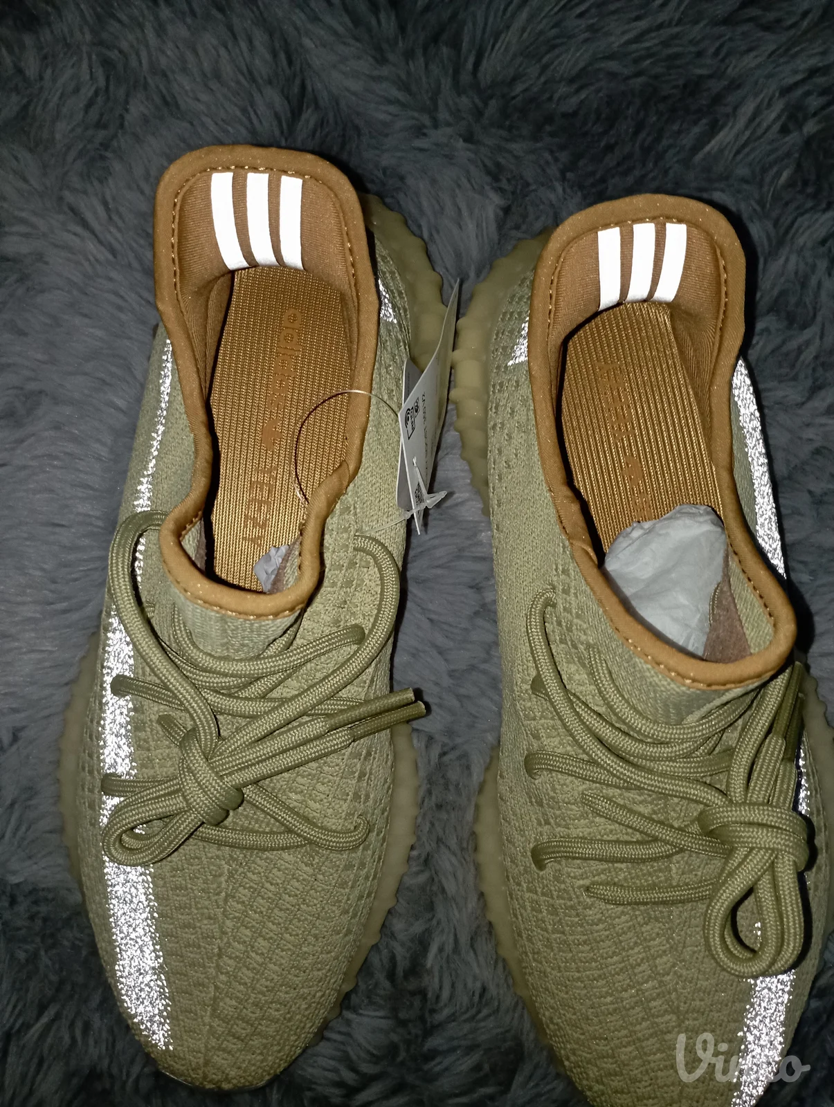 Adidas Yeezy 40.5 broj