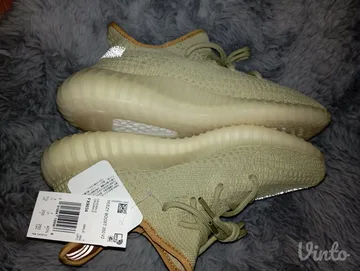 Adidas Yeezy 40.5 broj