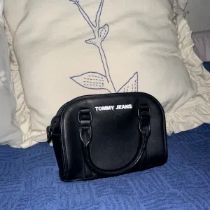 tommy hilfiger torbica