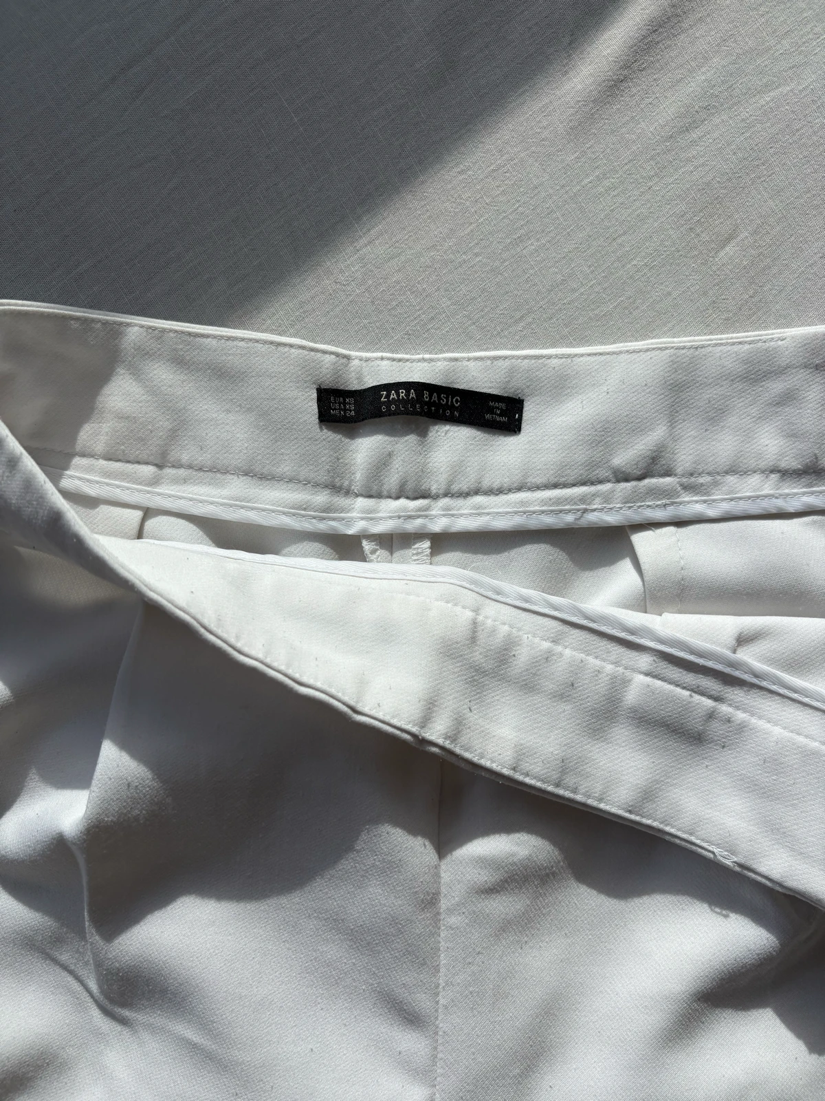 Zara bele pantalone