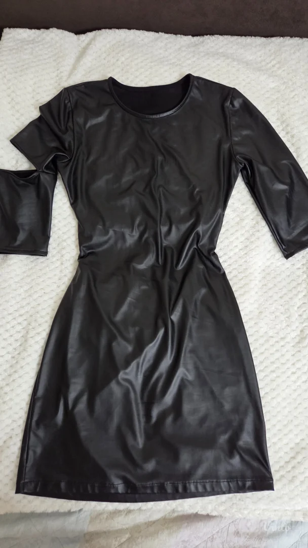 Crna mini haljina