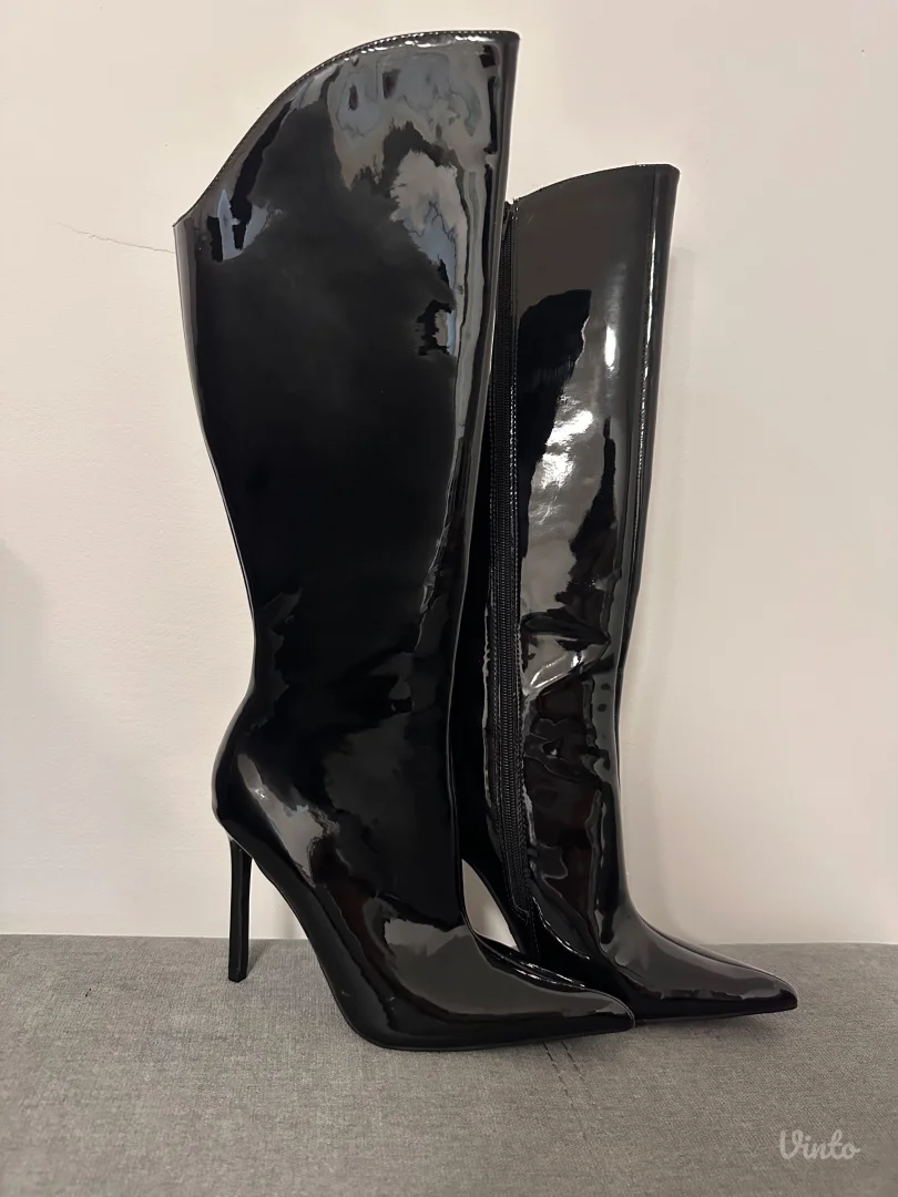 Crne lakovane čizme