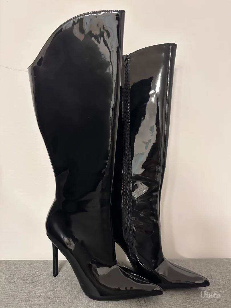 Crne lakovane čizme