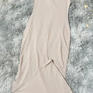 Bershka duga haljina kao skims