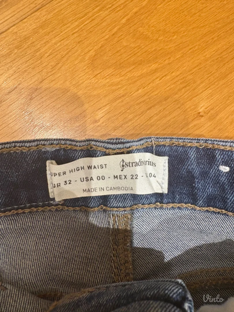 Stradivarius nove 32