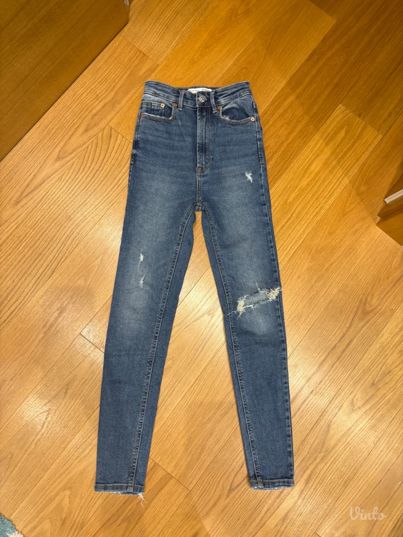 Stradivarius nove 32