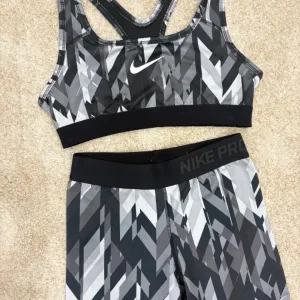 Komlet Nike deciji M