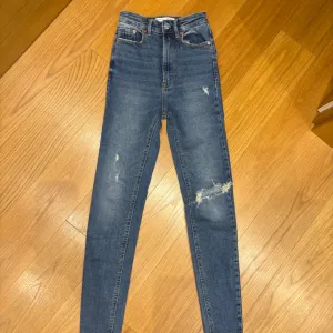 Stradivarius nove 32