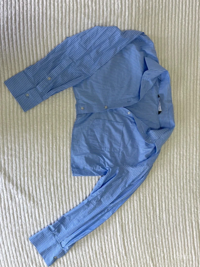 Zara crop košulja sa otvorenim ledjima