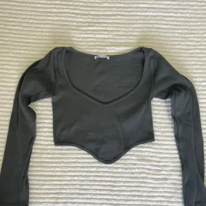 Zara crop siva majica