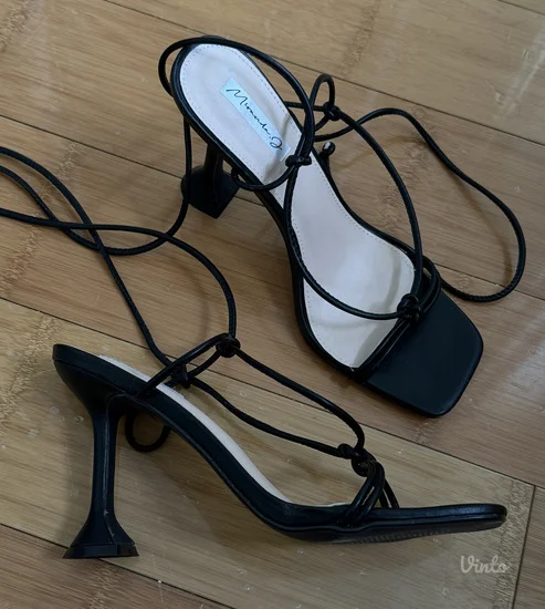 Crne sandale na vezivanje