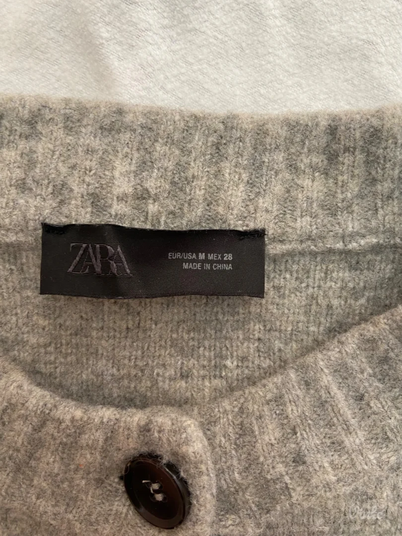 Zara nov dzemper
