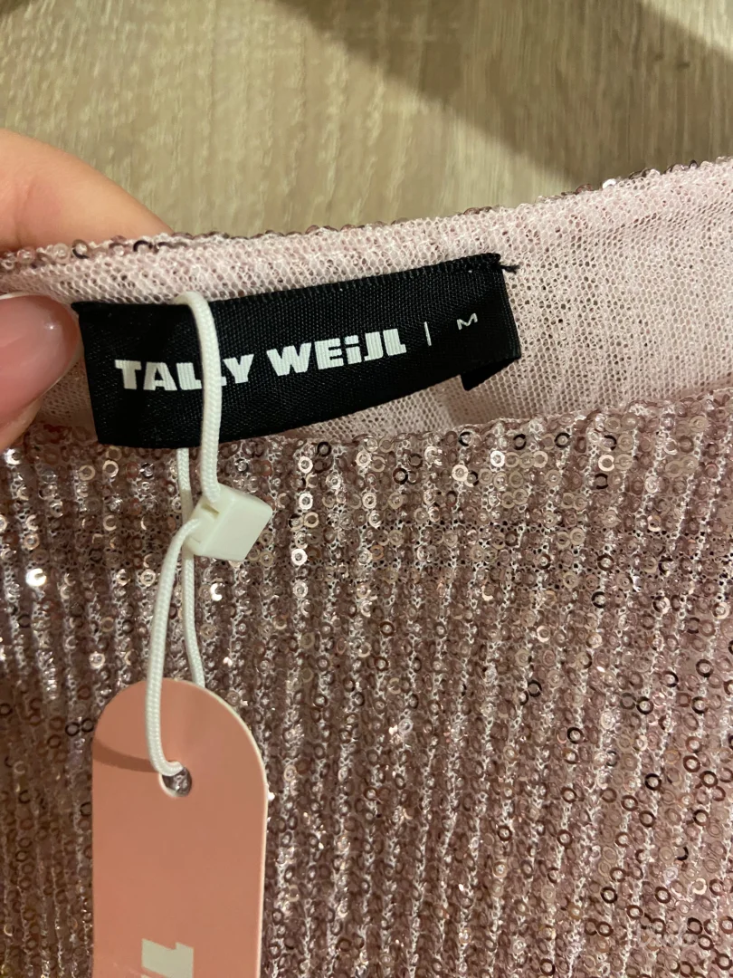 Tally weijl top sa etiketom