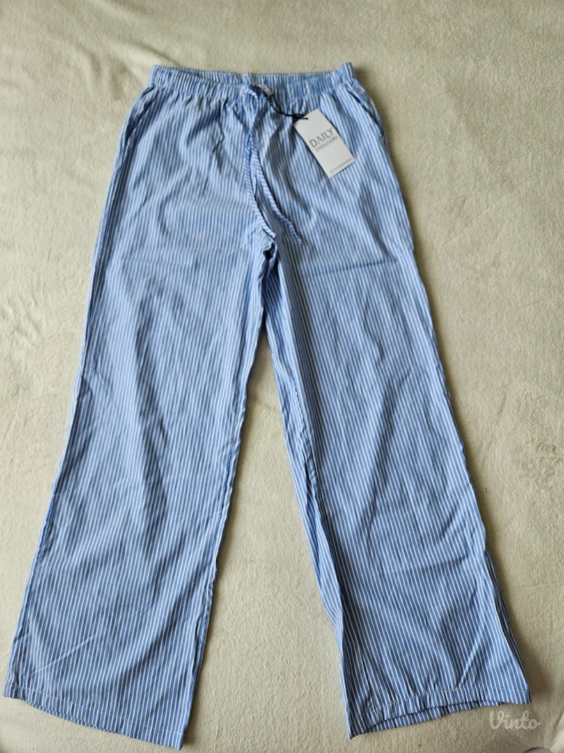 Stradivarius - plavo-bele pantalone