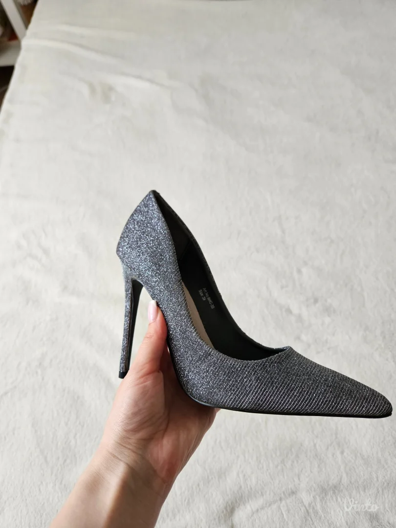 Claudia donateli - srebrne štike