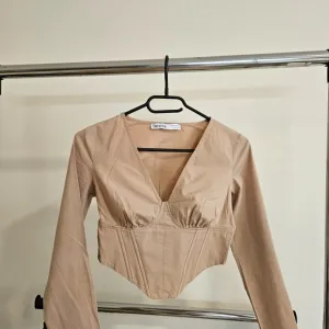Bershka - krem crop korset