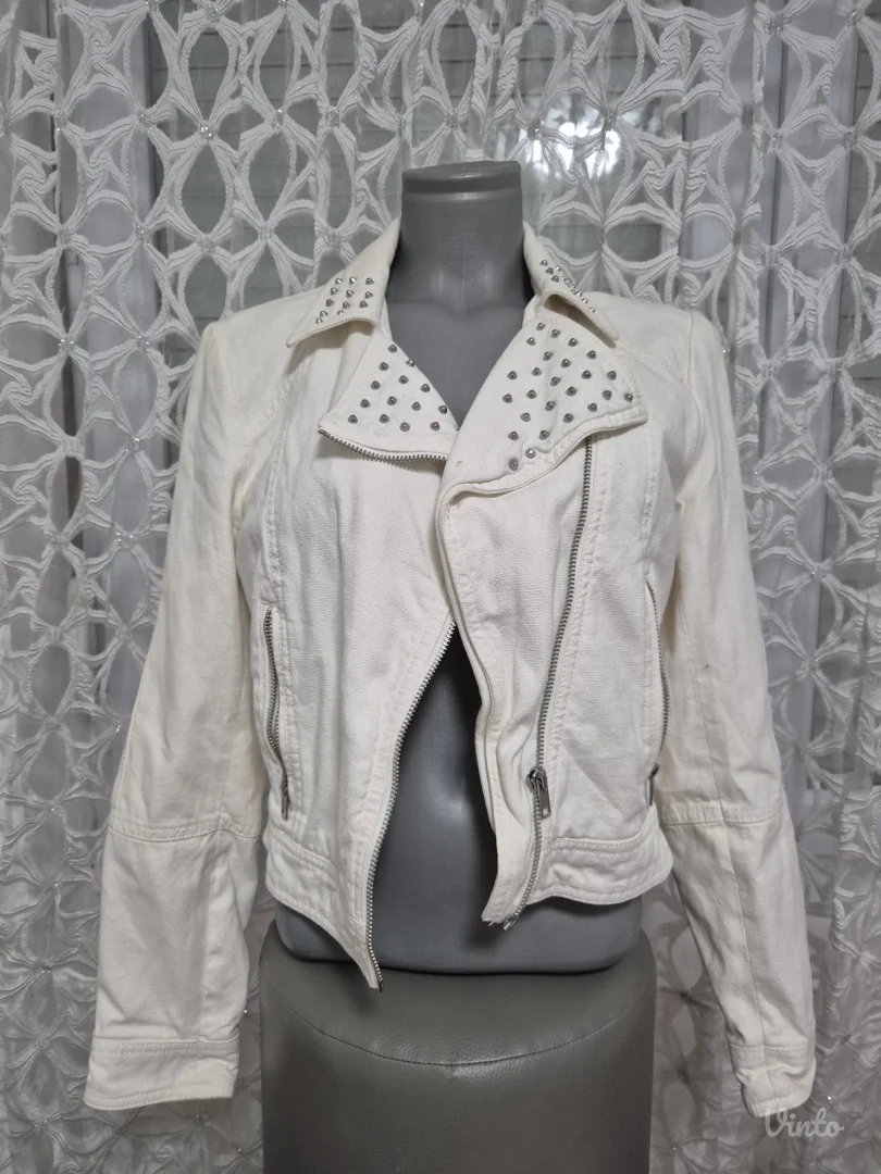 Bela jaknica sa nitnama