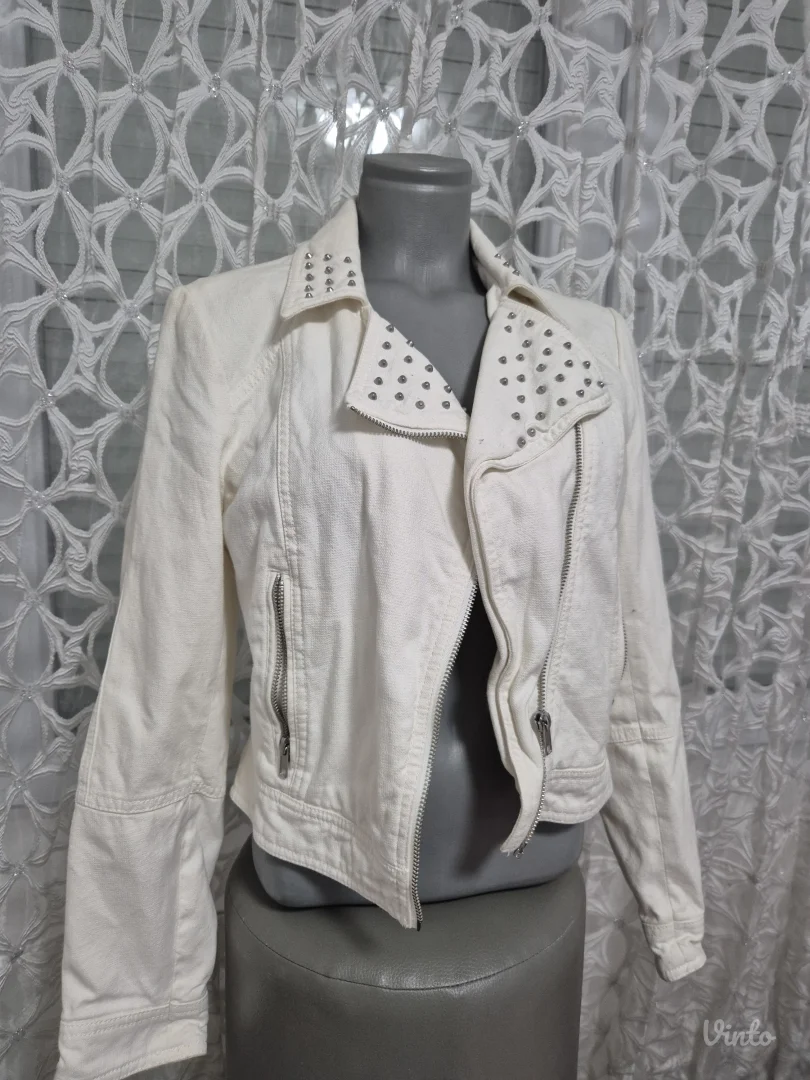 Bela jaknica sa nitnama