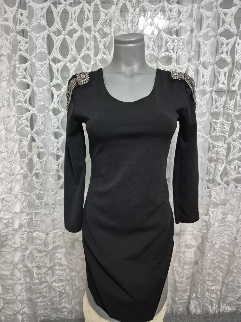 Crna haljina sa lancima