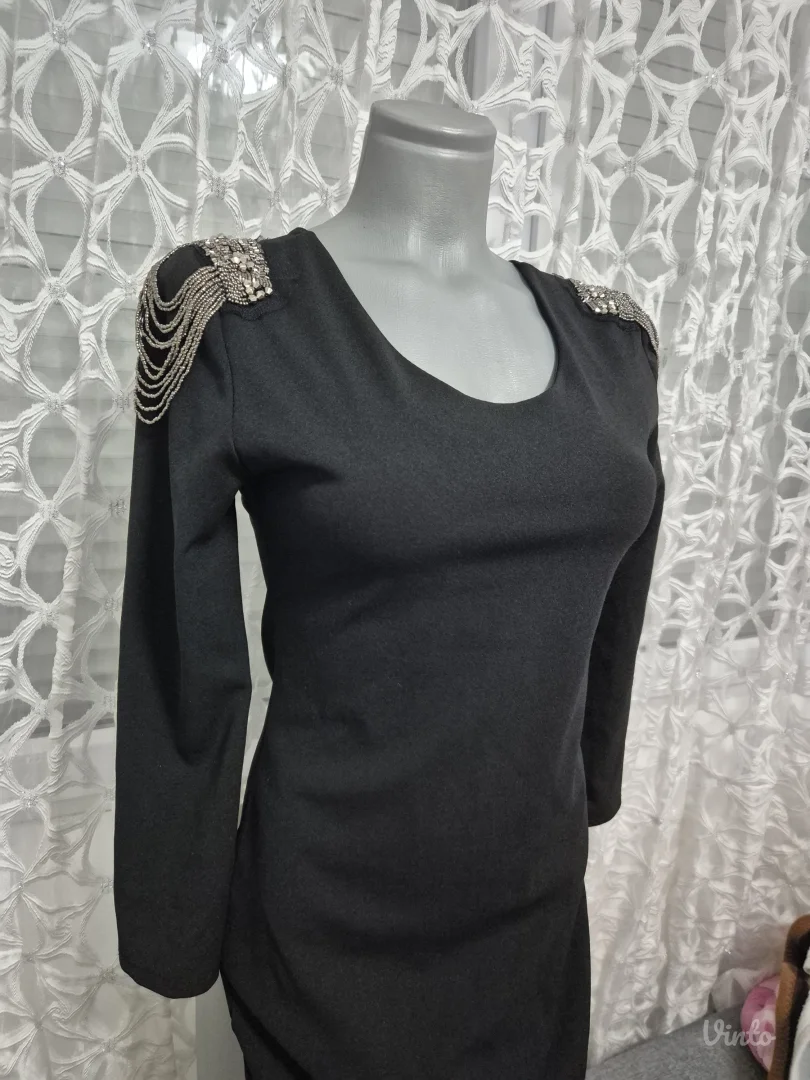 Crna haljina sa lancima