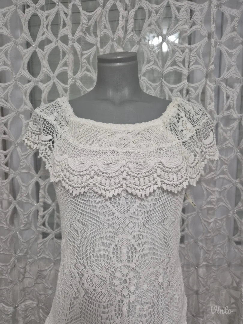 Bela cipkana haljina