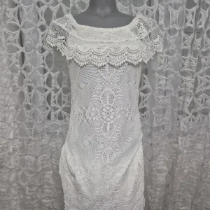 Bela cipkana haljina