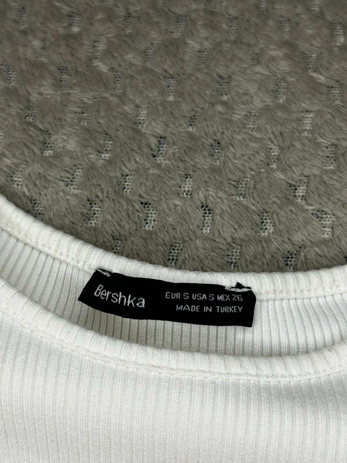 Beli Bershka top na vezivanne