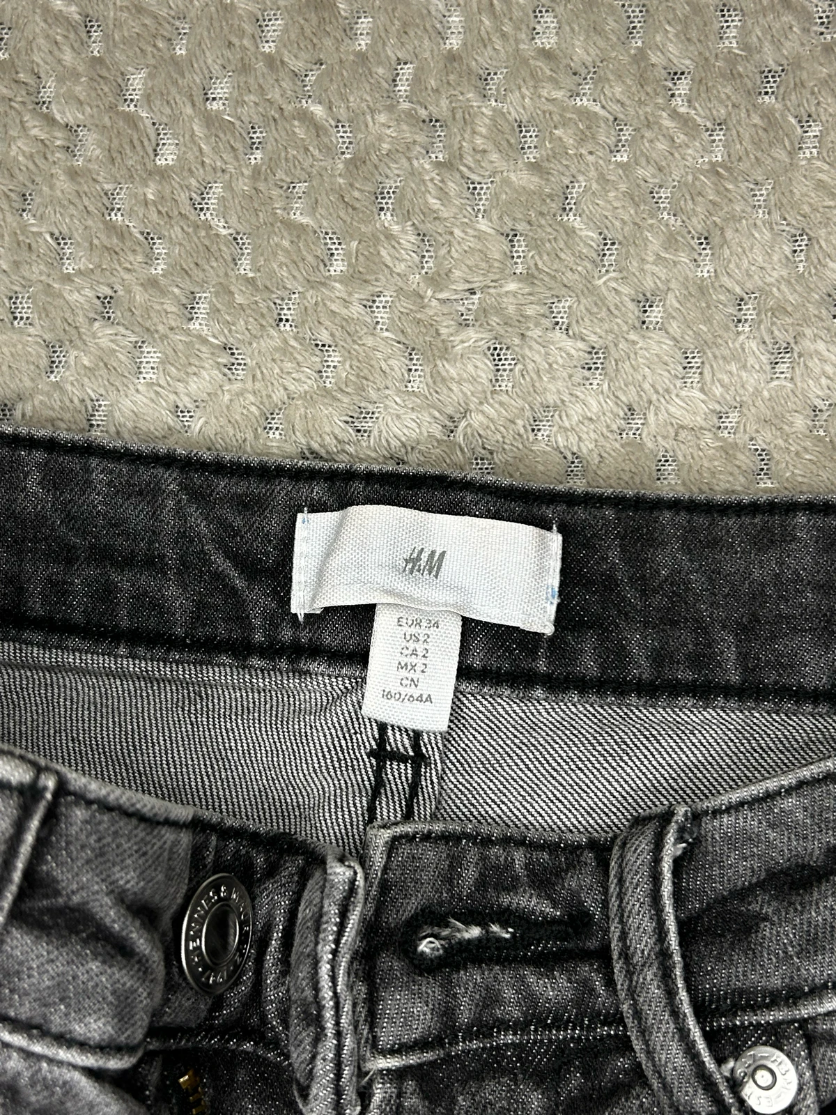 H&M tamnosive teksas farmerke