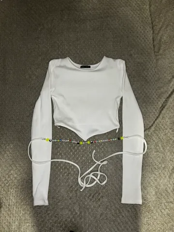 Beli Bershka top na vezivanne