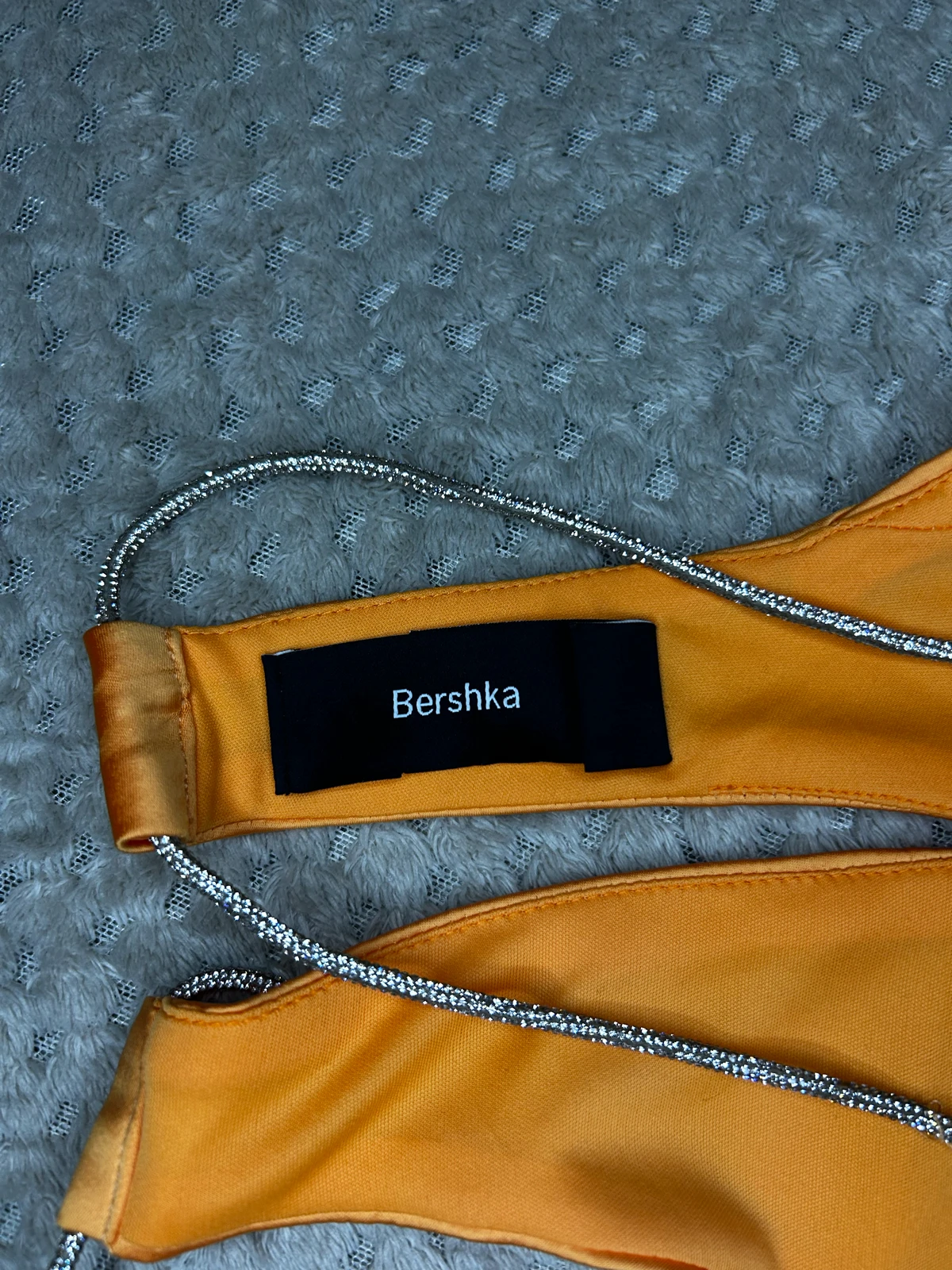 Bershka narandžasti top na vezivanje
