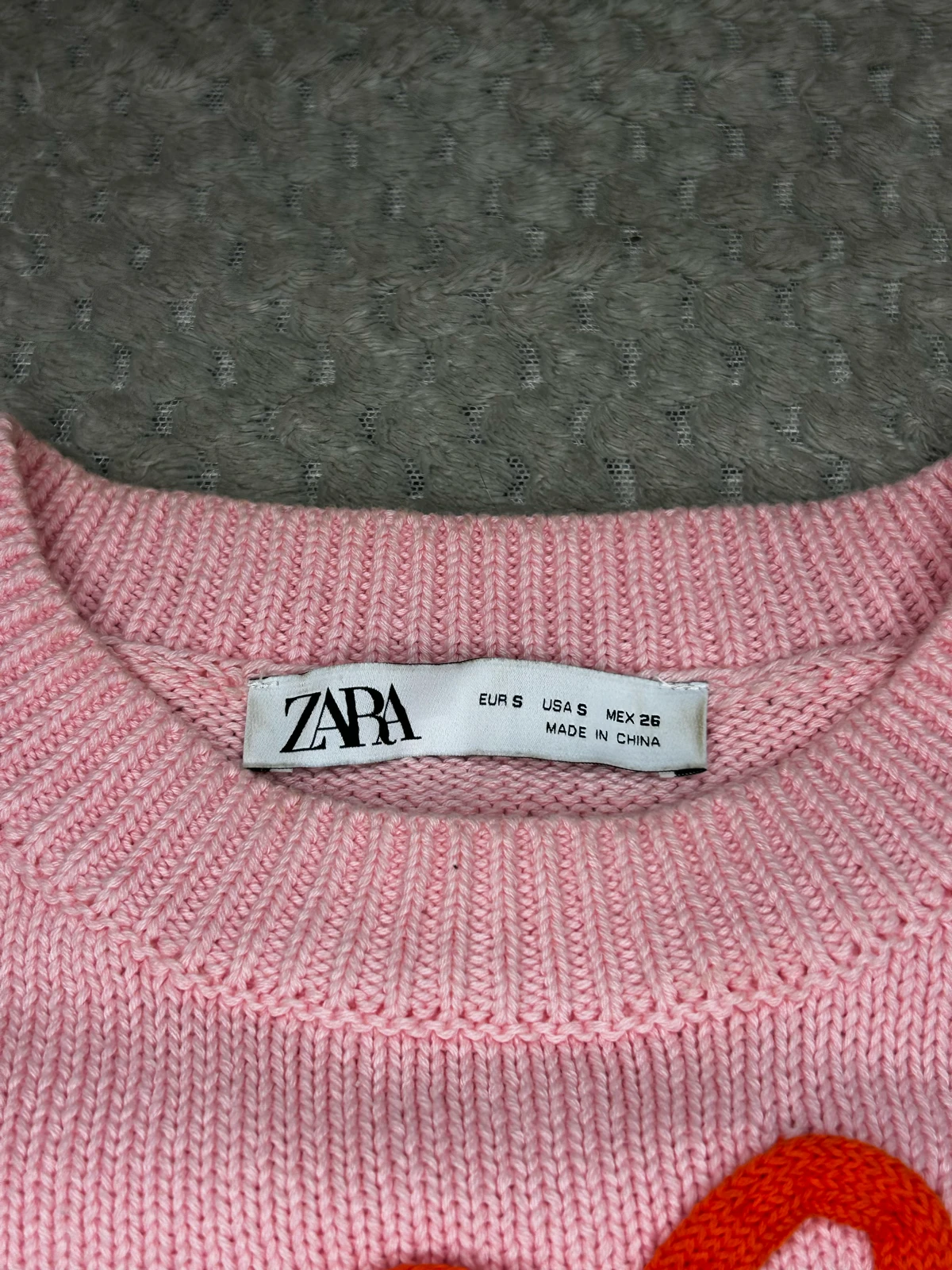 Zara roze džemper