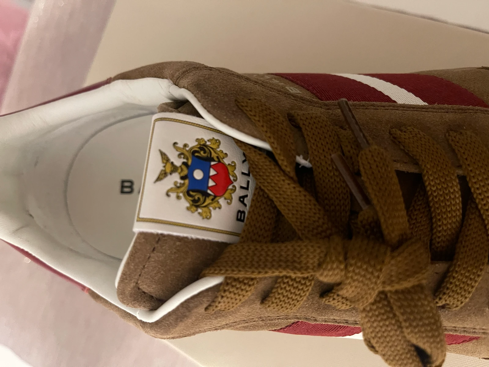 Bally patike, novo