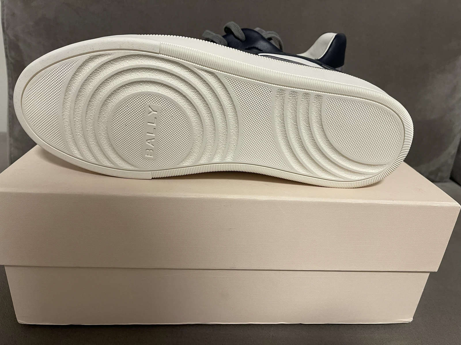 Bally patike, novo