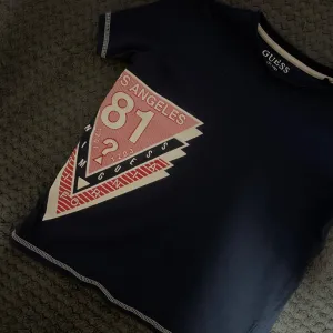 Guess-teget ženska majica