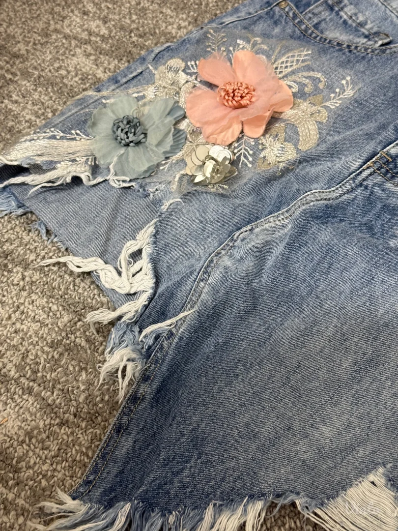 Suknjica sa detaljima