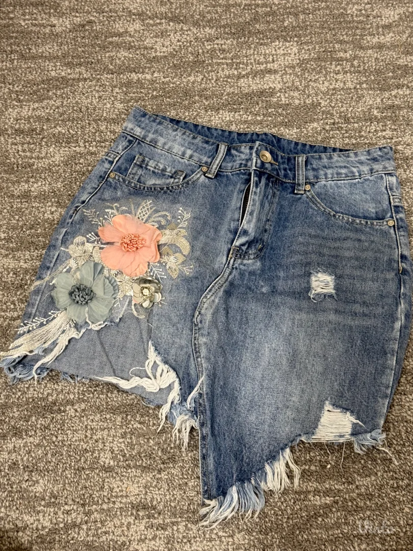 Suknjica sa detaljima