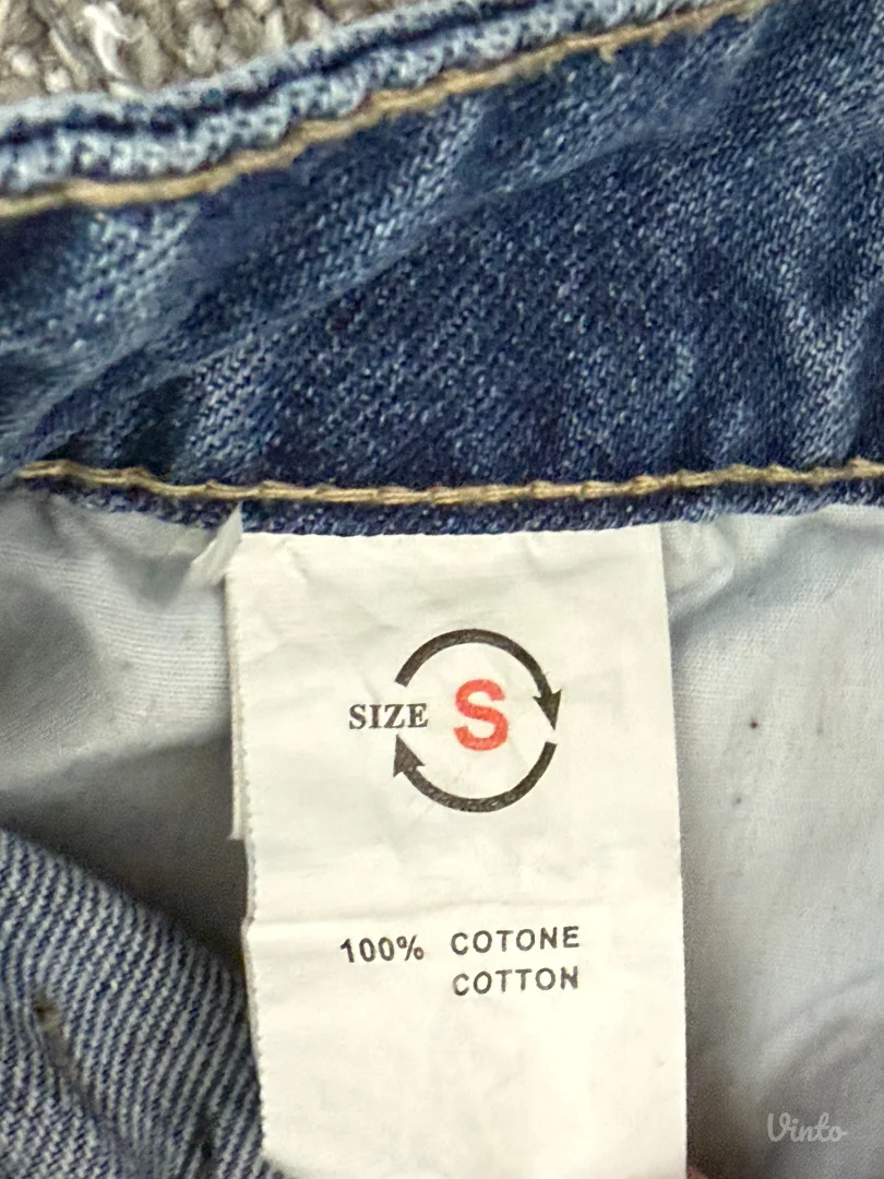 Suknjica sa detaljima