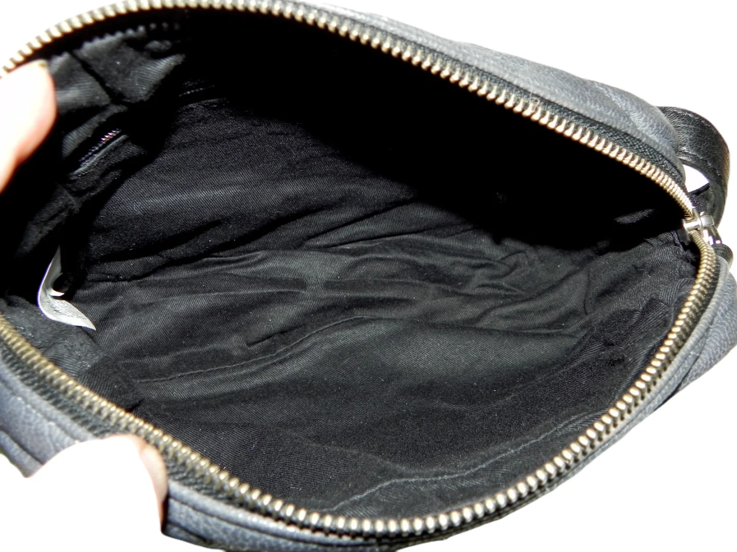 **LIEBESKIND Berlin**kožna manja torba preko ramena