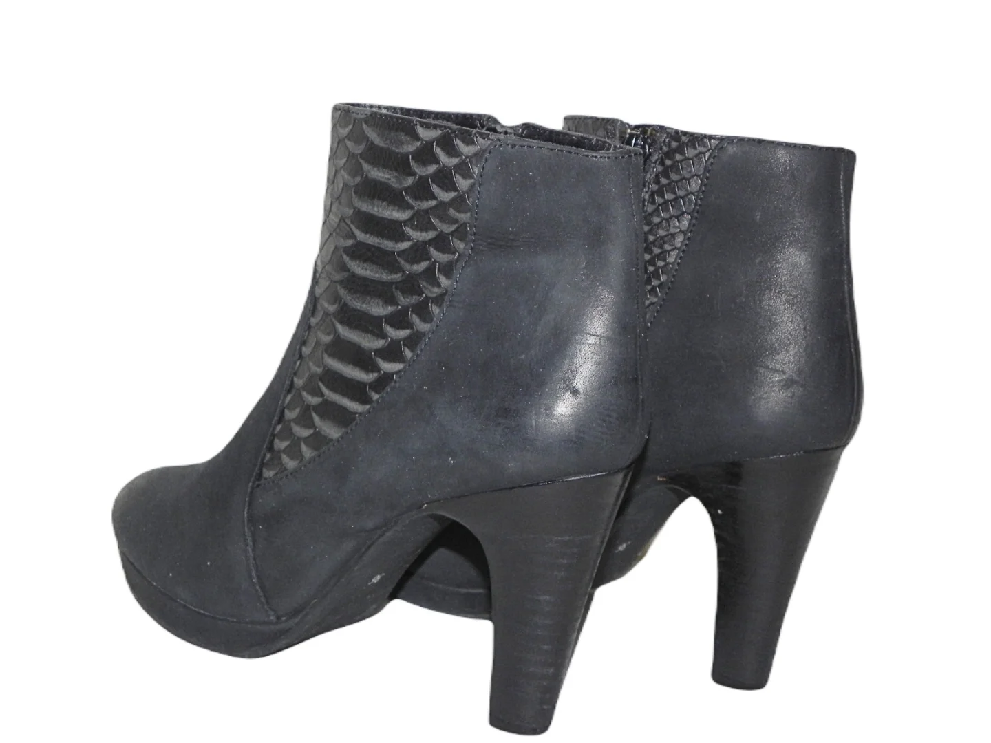 **SMH**atraktivne kožne kratke čizme br.36