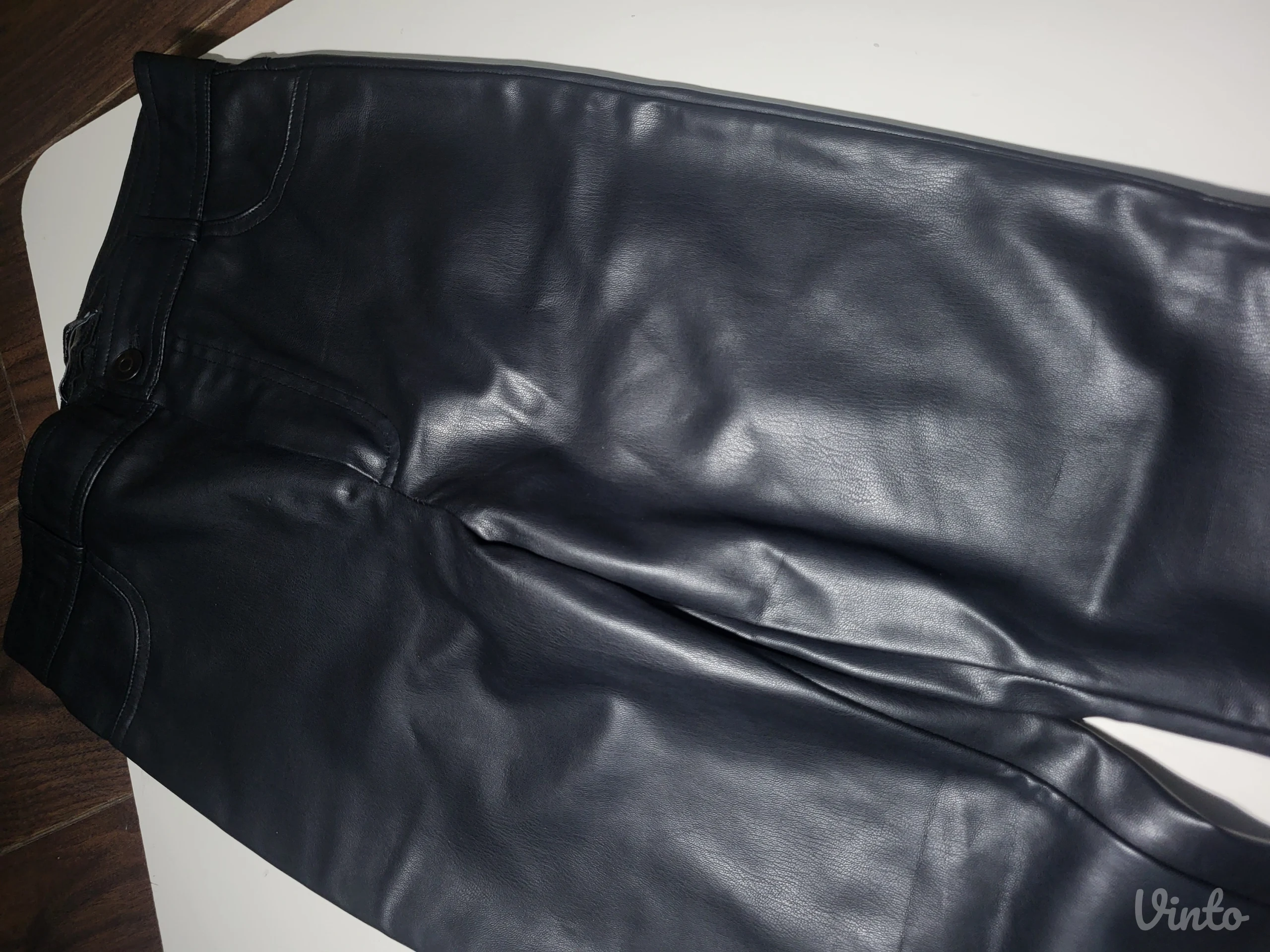 Zara crne kožne pantalone