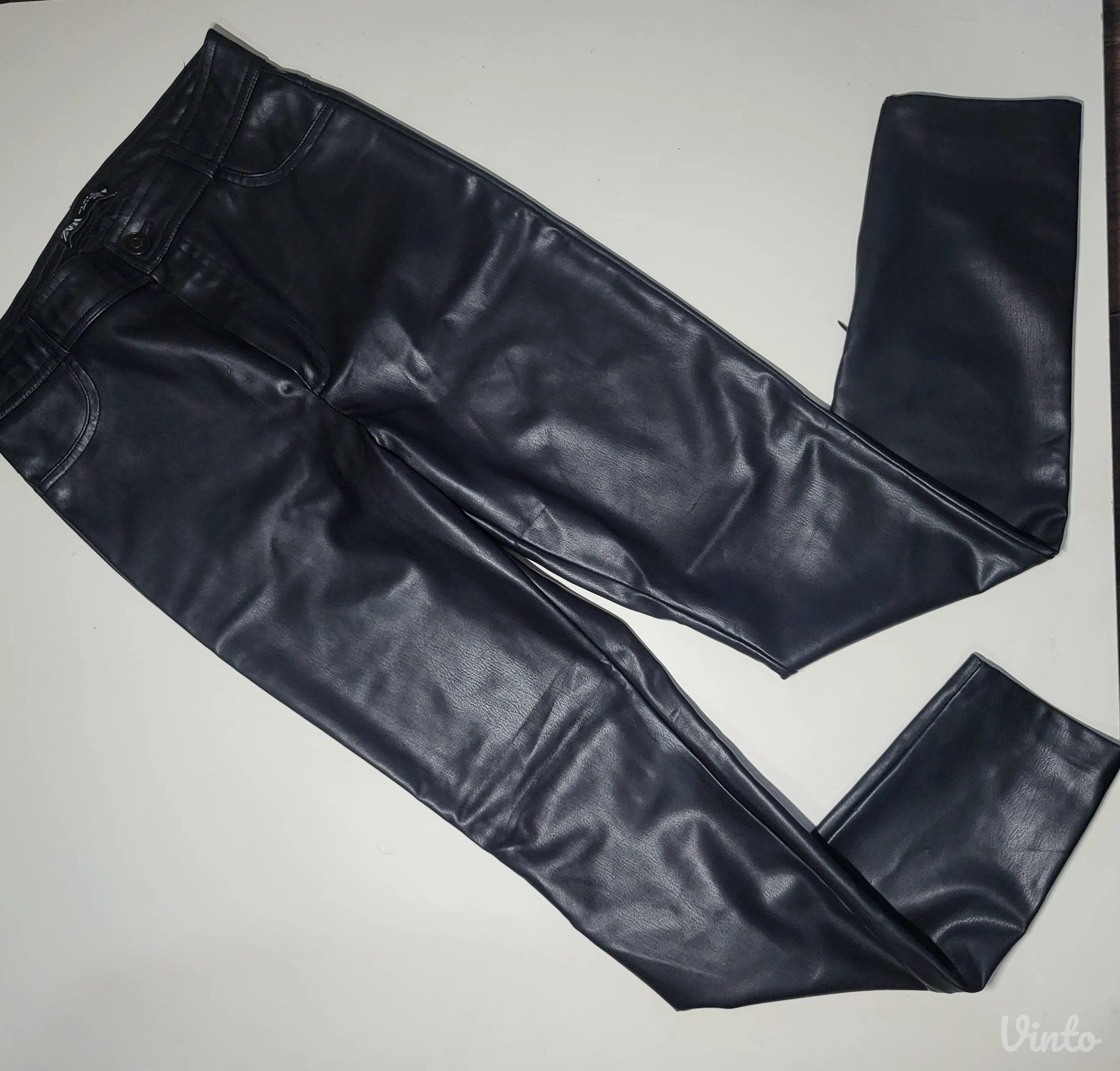 Zara crne kožne pantalone