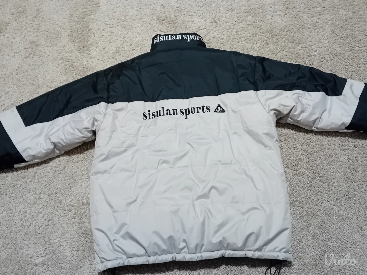 Sisulan Sports jakna sa dva lica