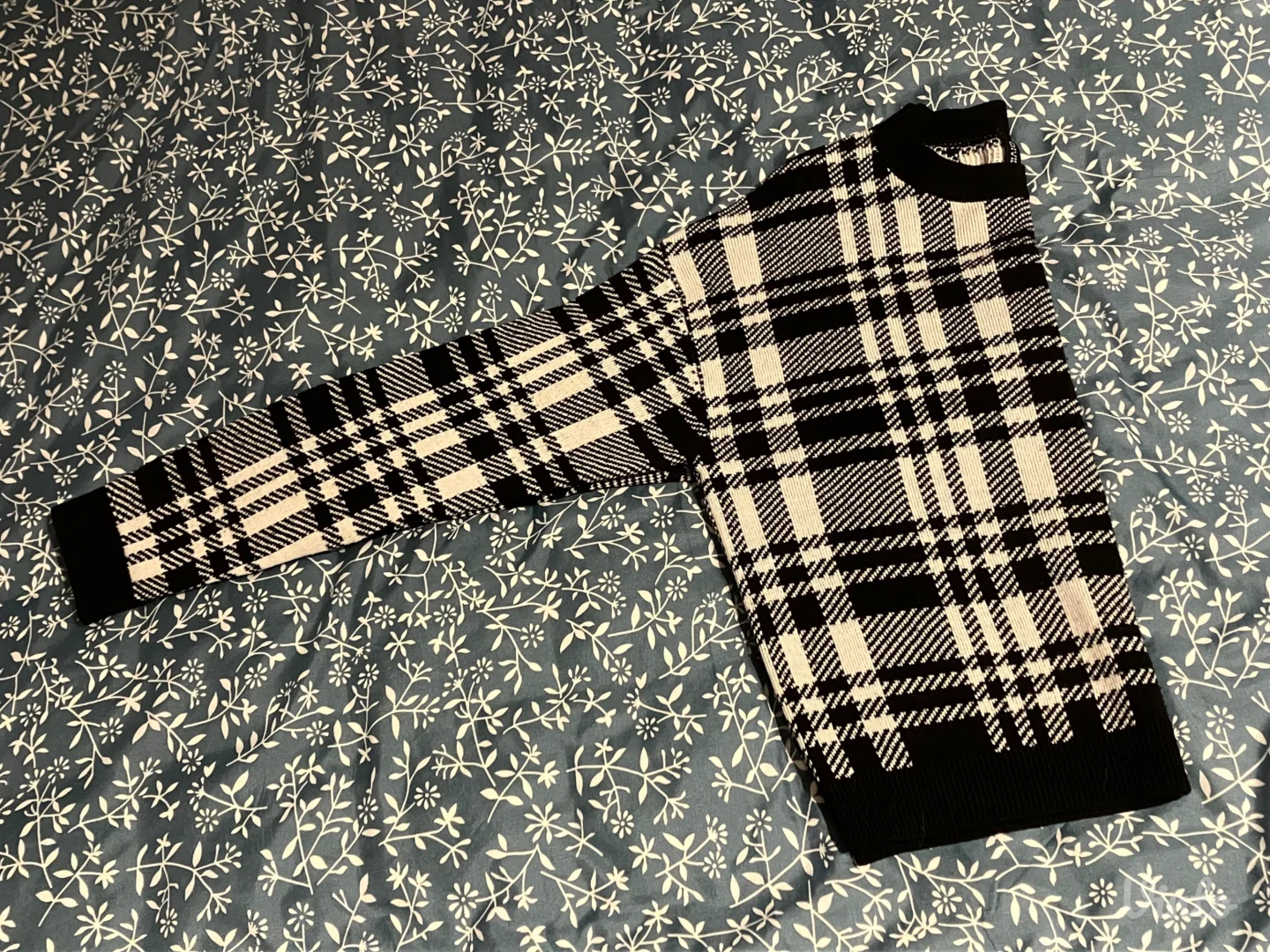 H&M karirani džemper