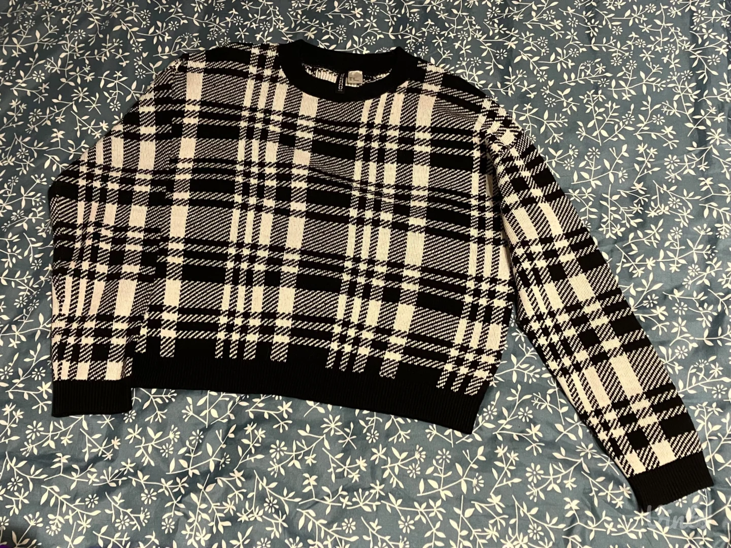 H&M karirani džemper