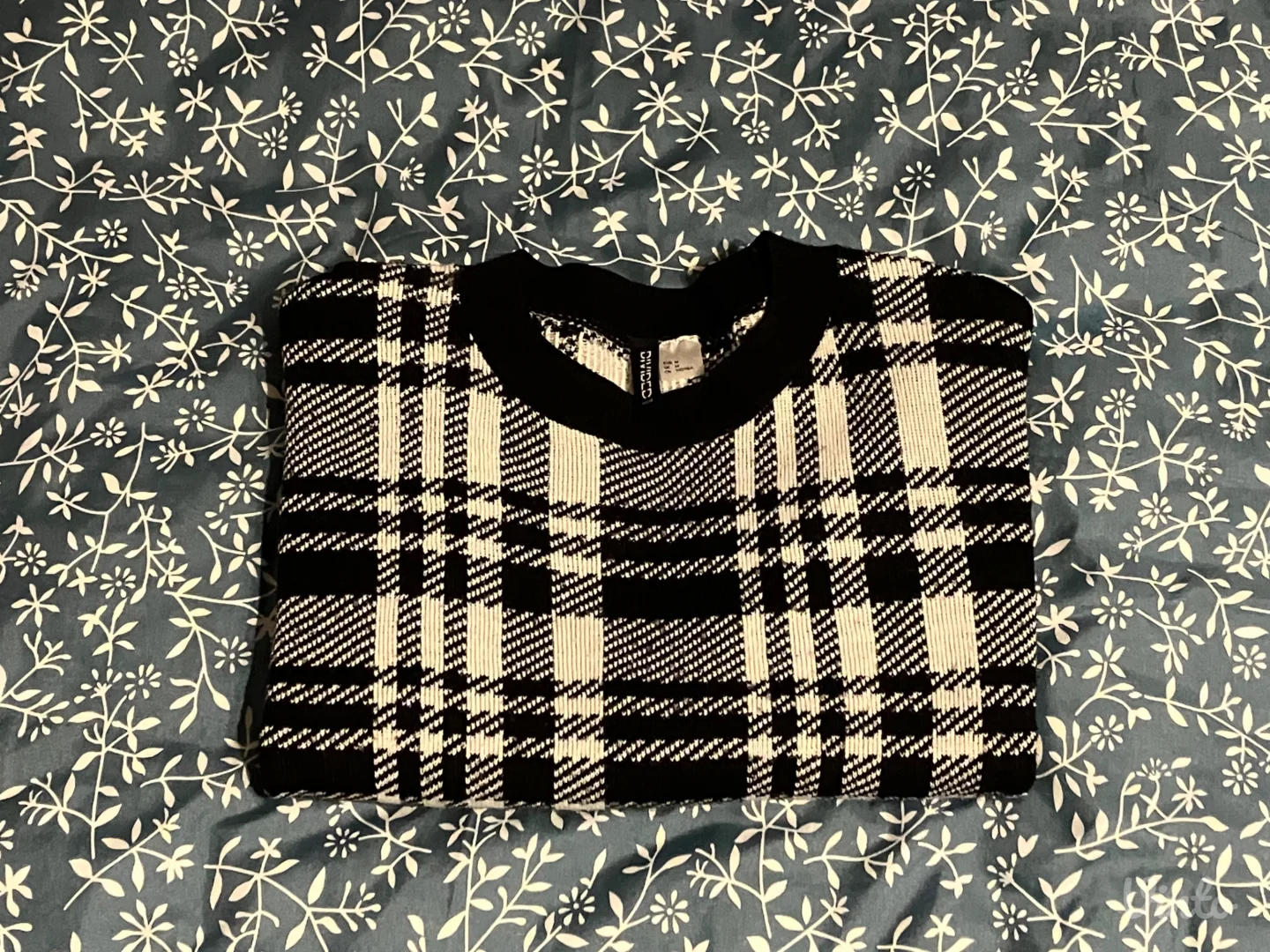 H&M karirani džemper