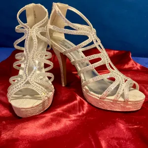 Srebrne sandale na štiklu